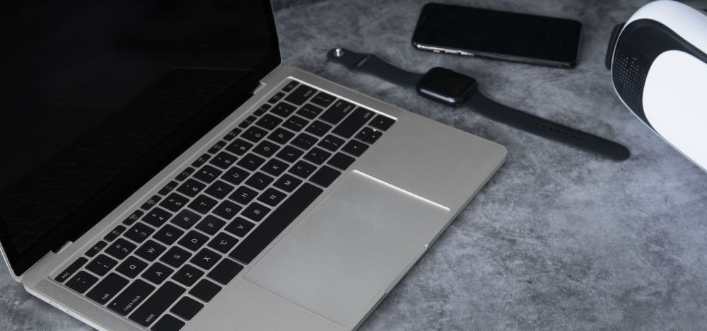 Фотографии Apple MacBook Pro без зарядного устройства на европейских рынках