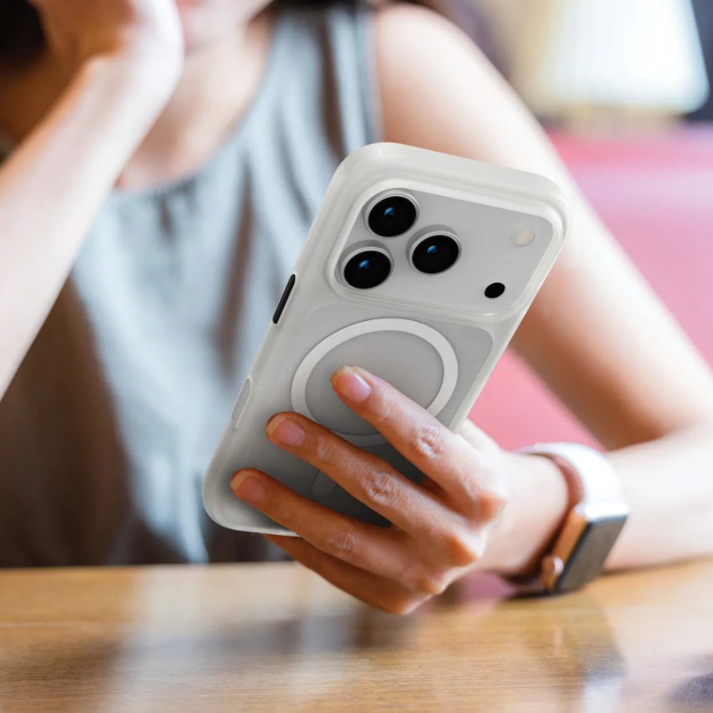 LVLSOLOM17PMWH_1765046656619